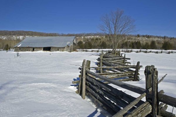 Canada, Sheguindah Fence and barn in winter